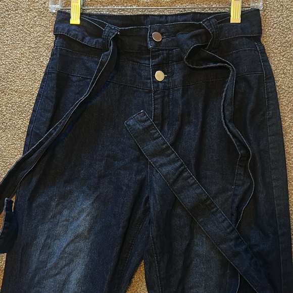 Light weight Blue Denim Belted Wide Leg Jean - Picture 7 of 8